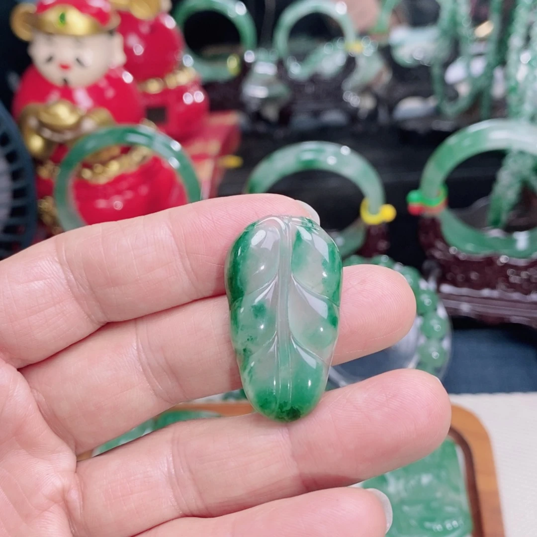 石英质玉颈饰未镶嵌叶子