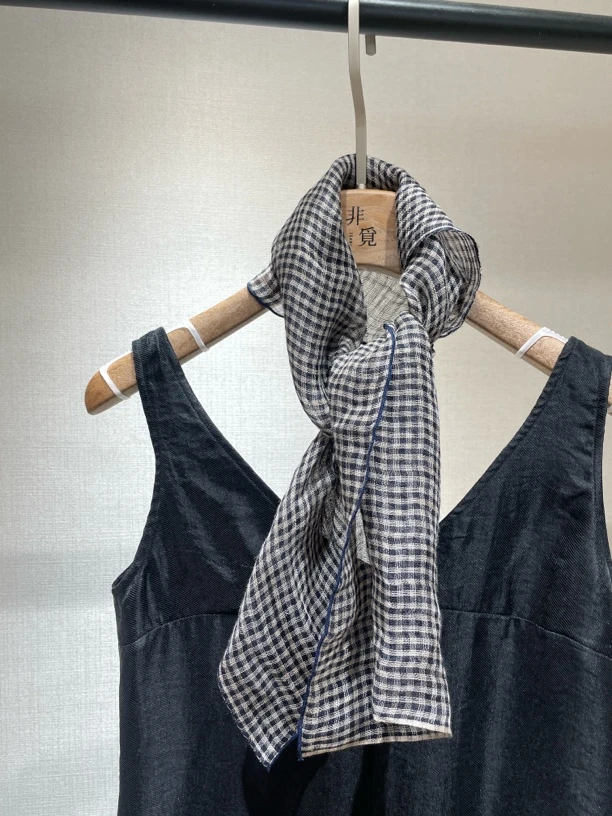 藏蓝边多用格子方巾