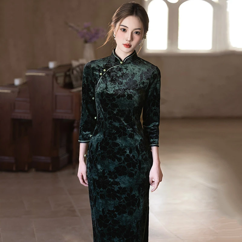 绿色丝绒国风中式长款秋季长袖旗袍2025新款年轻款女复古修身春秋