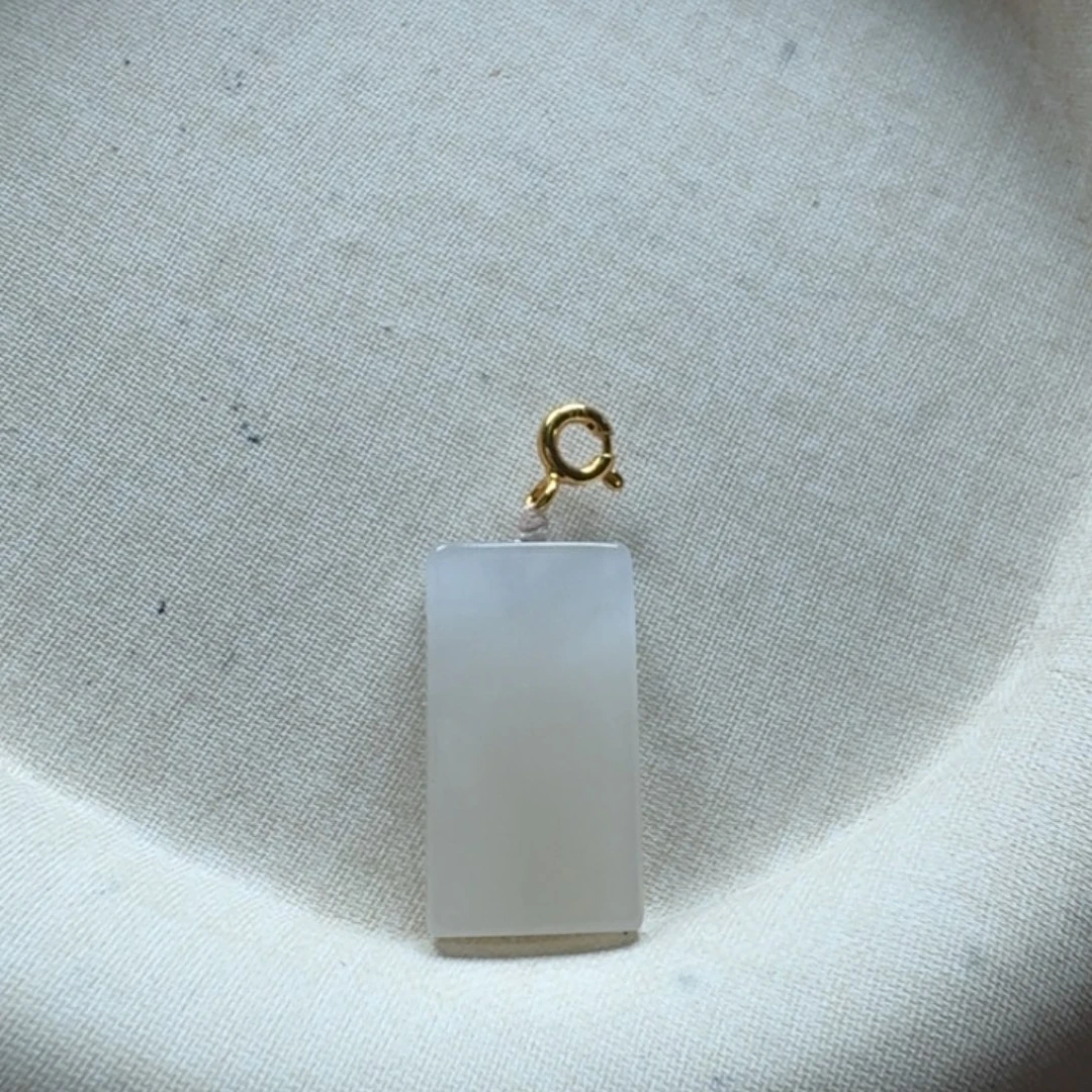 此***称和田玉（糖玉）未镶嵌戒指