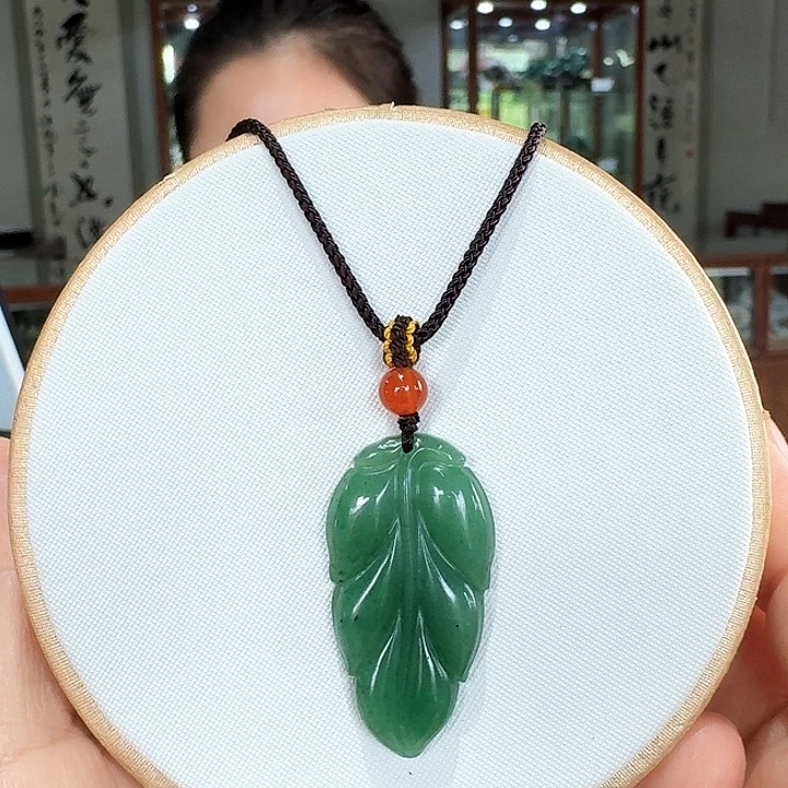 颈饰未镶嵌密玉（石英质玉）