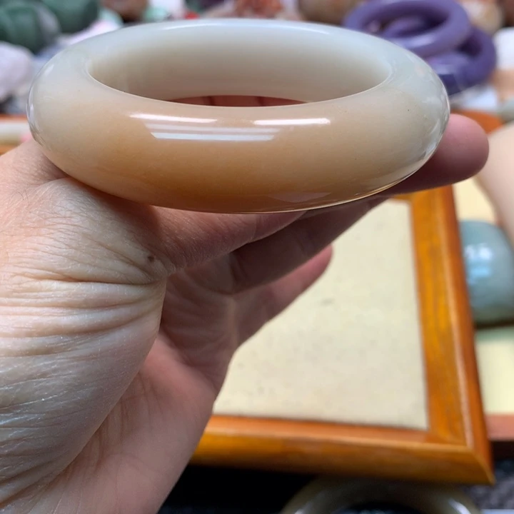 石英岩玉未镶嵌白底糖54.1