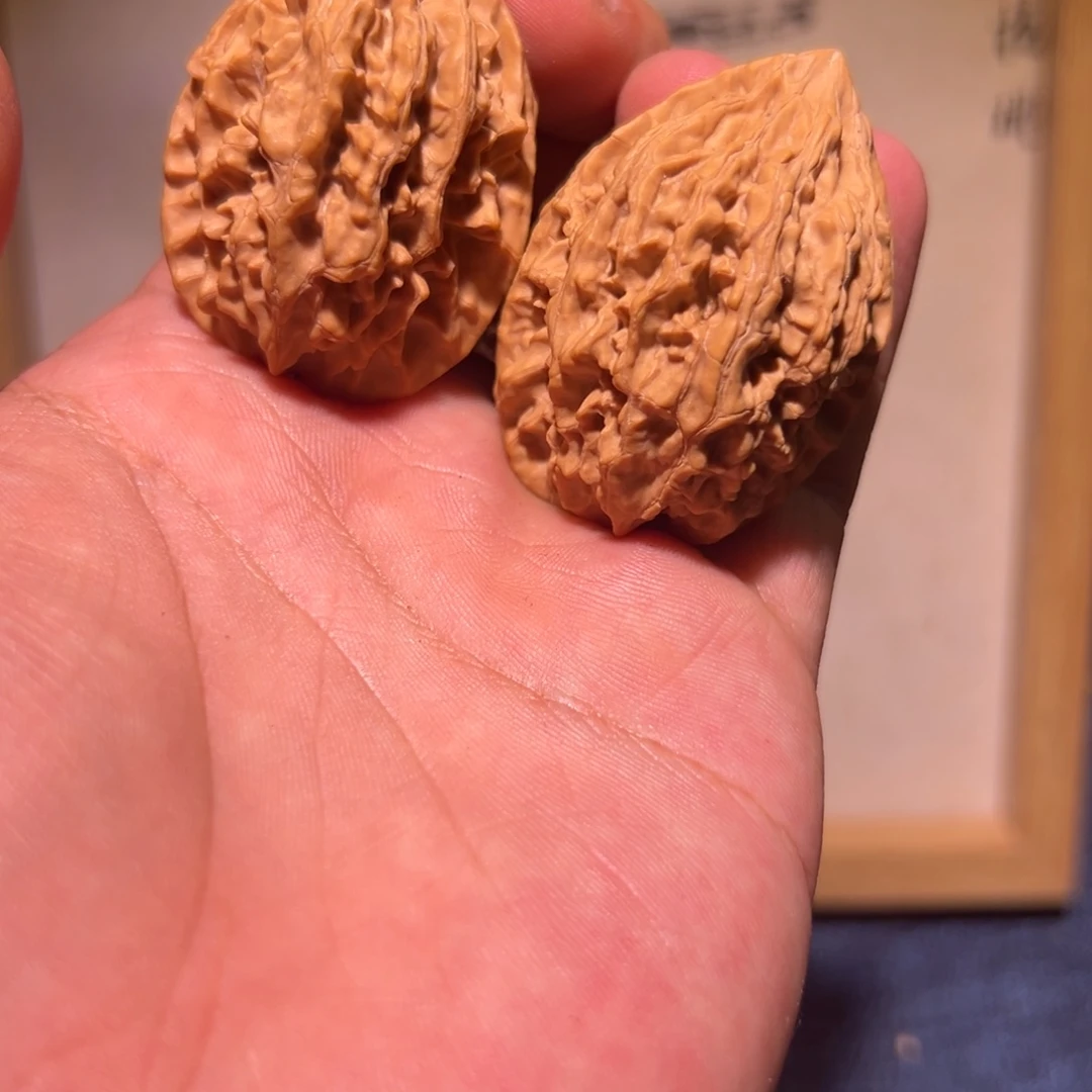 不***.文玩核桃把件34➕十三陵，尖部有丢水黄，福利大漏不退不换