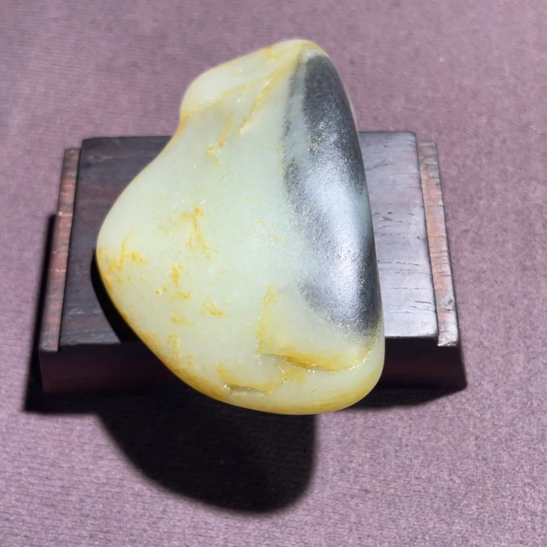 和田玉未镶嵌把件