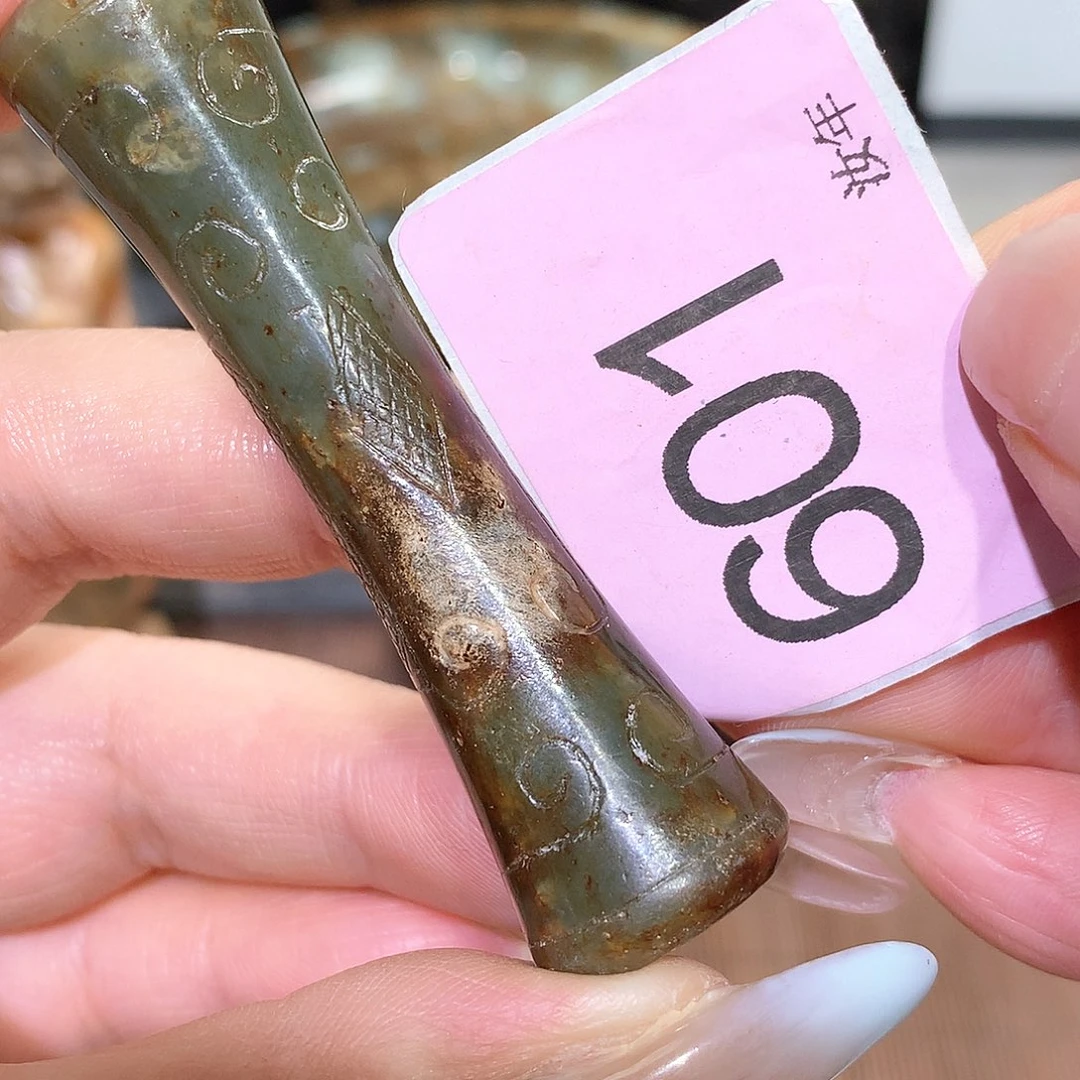 和田玉未镶嵌颈饰石*