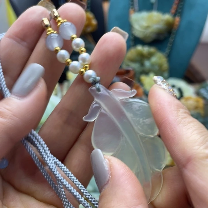 蛇纹石玉未镶嵌颈饰