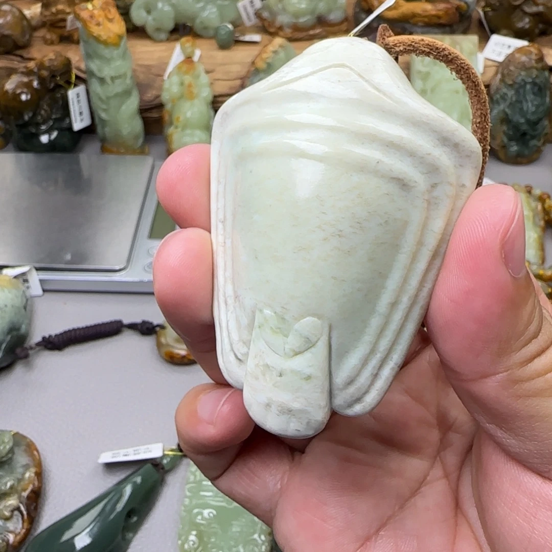 一****岫岩老玉（透闪石质玉）未镶嵌珠宝奇石