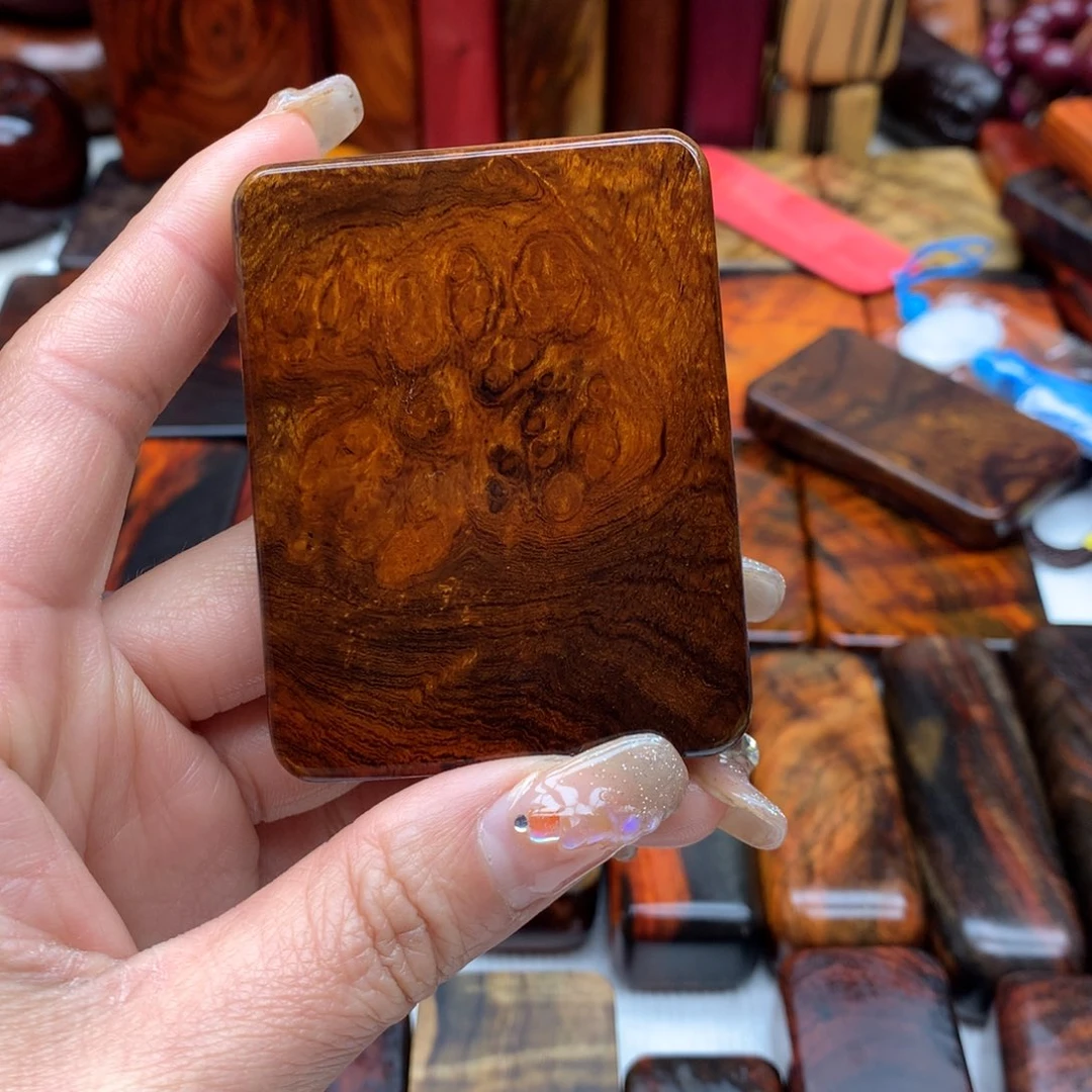 交趾黄檀（大红酸枝）斗**色