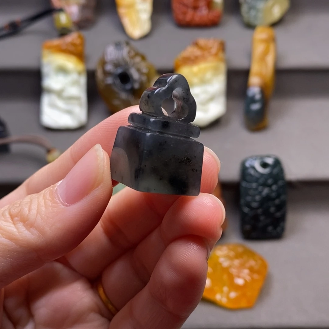 岫玉颈饰未镶嵌挂件