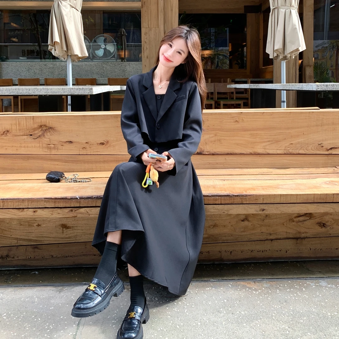 法式赫本风西装套装裙女2025新款春秋气质高级感吊带连衣裙两件套