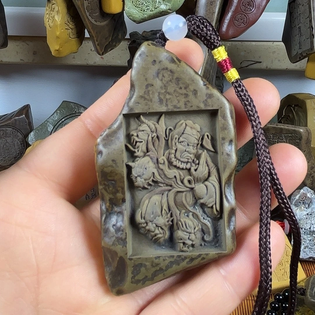 新疆戈壁石原石雕刻