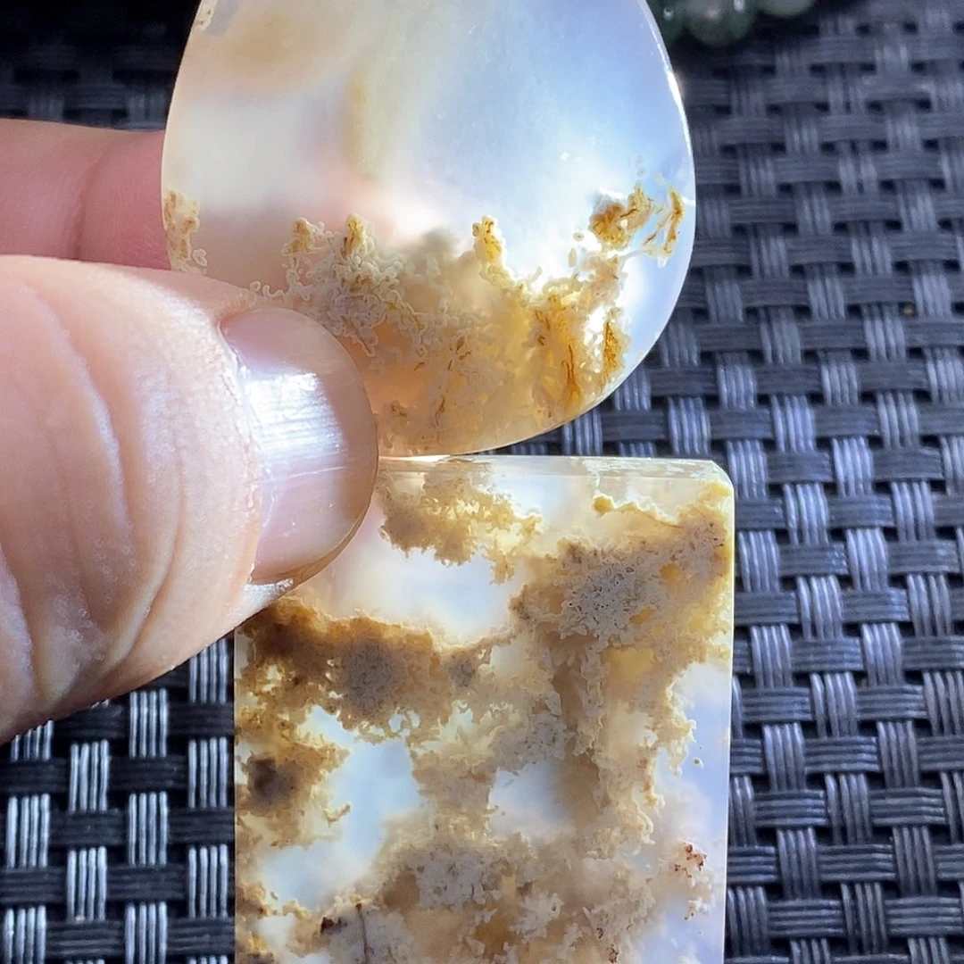 未镶嵌颈饰玛瑙/玉髓蓝*?