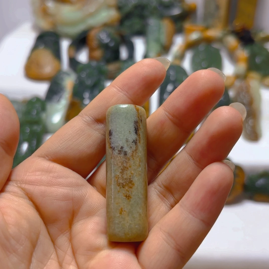 岫岩河磨玉（透闪石质玉）挂件未镶嵌