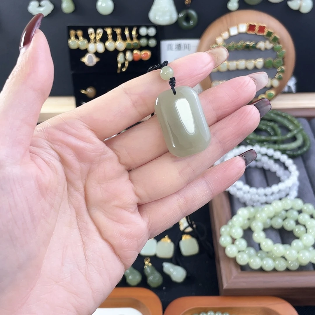 和田玉（糖玉）颈饰未镶嵌