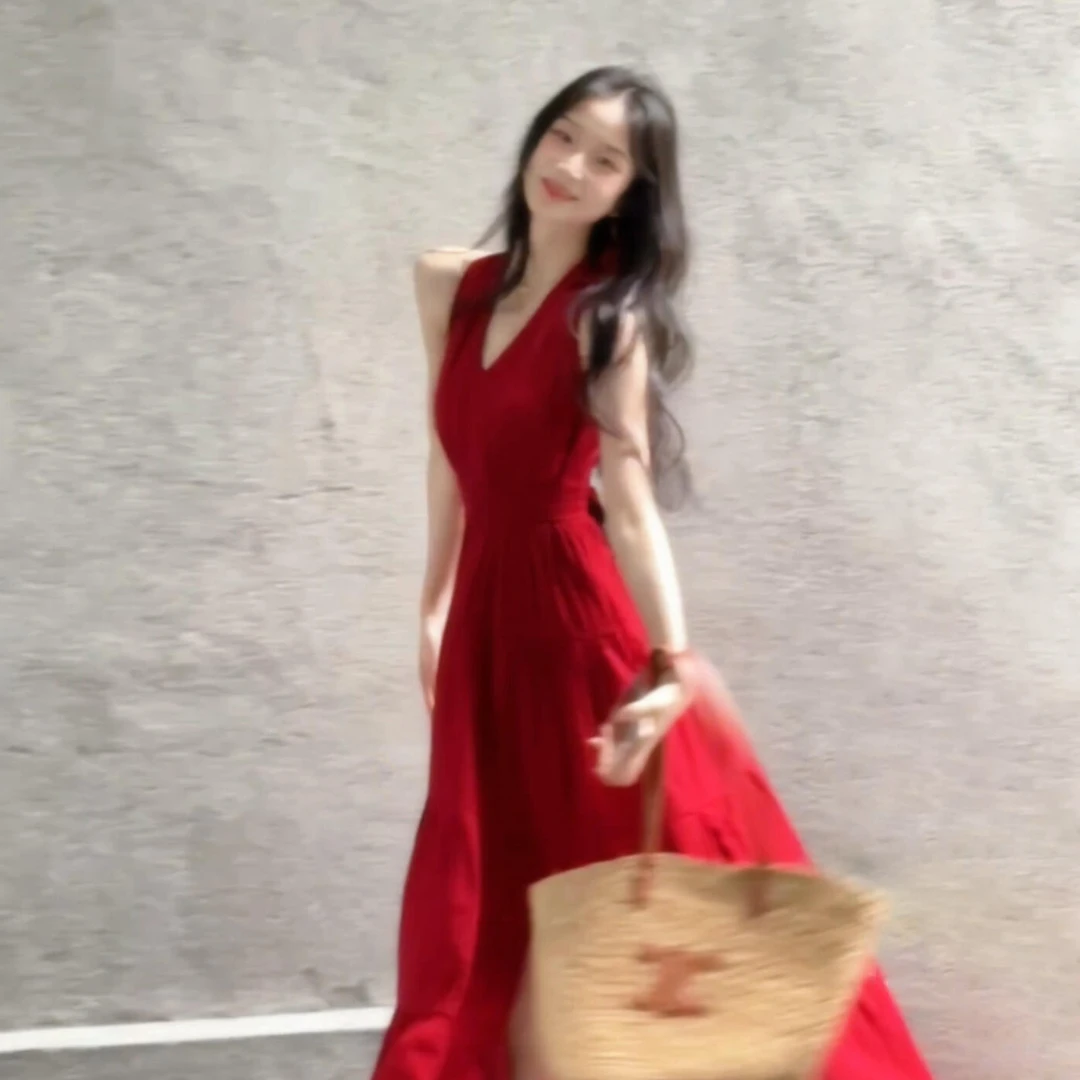 法式度假风红色V领连衣裙长款夏季2025新款掐腰裙子财阀千金女装