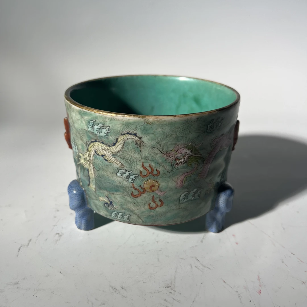 Q-A0910207 清中期 粉彩海水龙纹三足炉 直径13.7高11