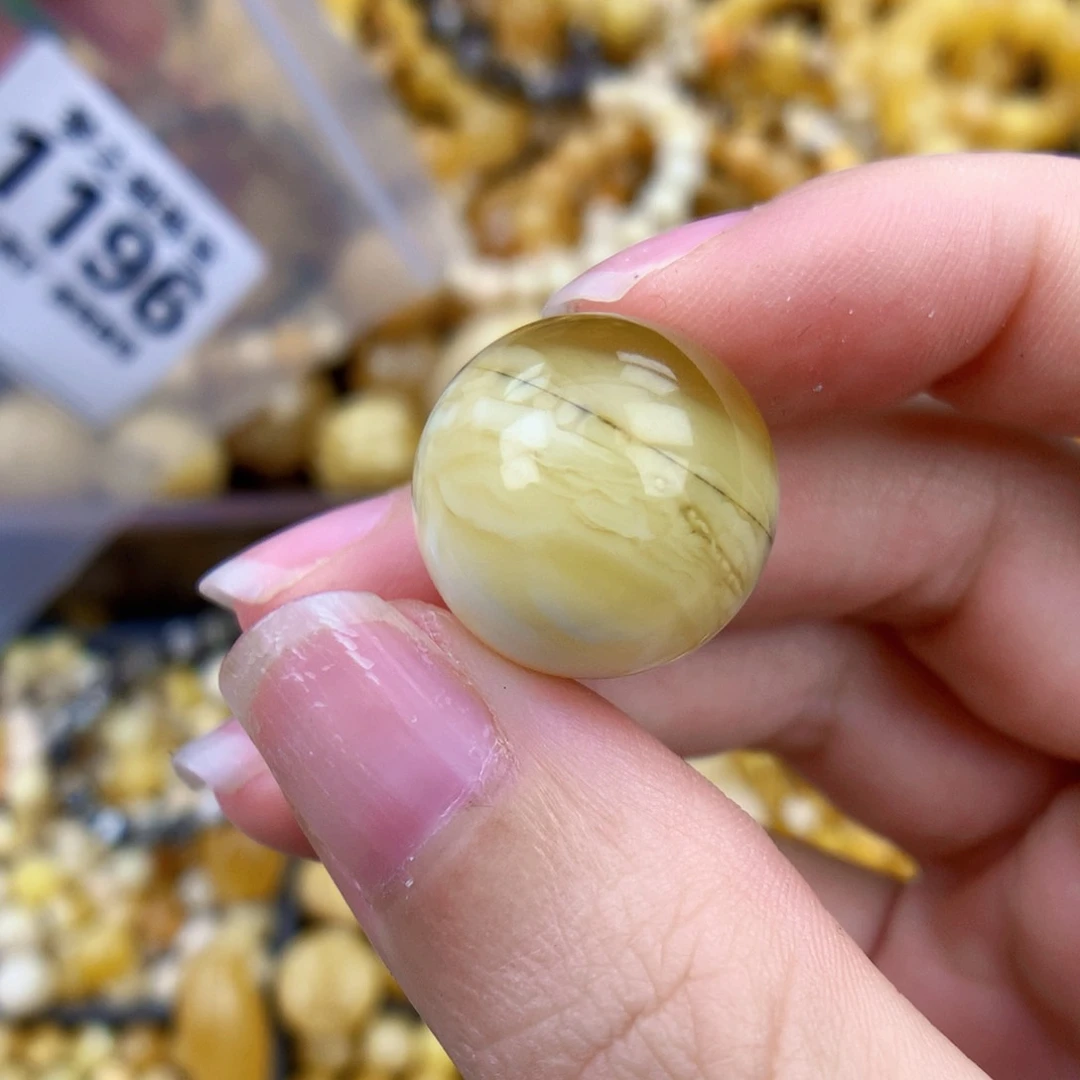 未镶嵌琥珀裸石18