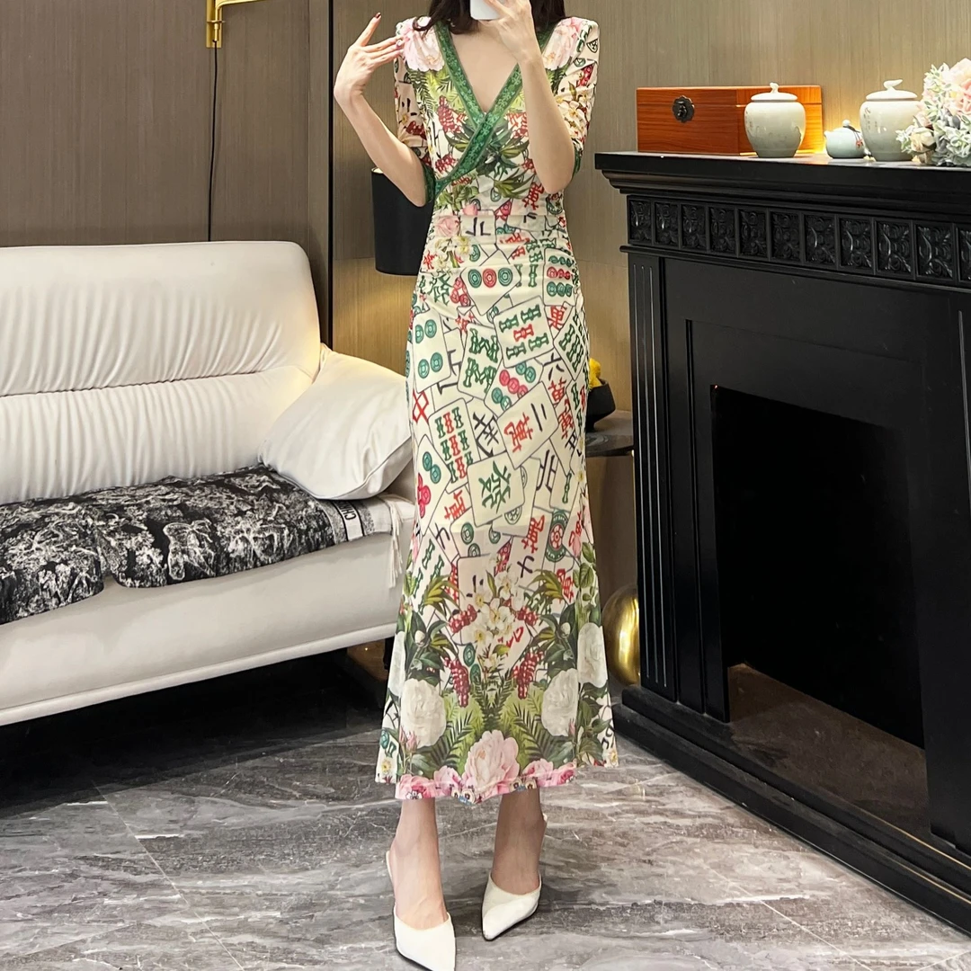 气质女人味轻奢V领中袖花色印花显瘦修身定位花时尚鱼尾连衣长裙