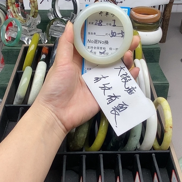 蛇纹石玉未镶嵌手镯