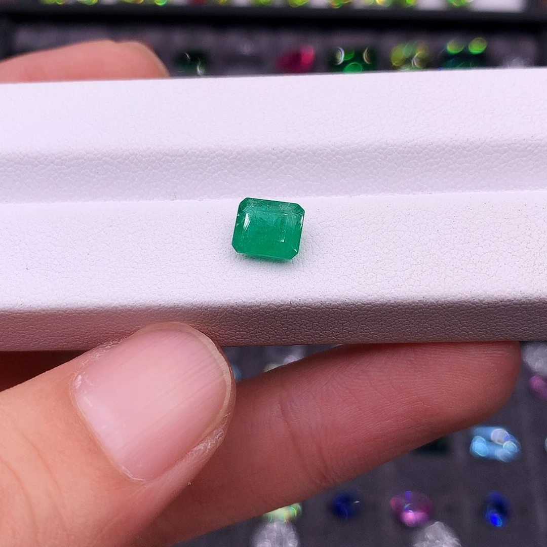 祖母绿裸石未镶嵌