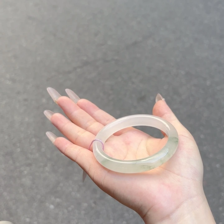 未镶嵌手镯石英质玉