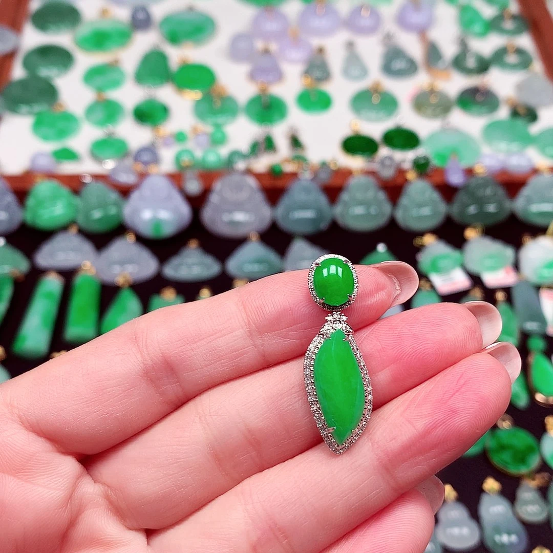 翡翠18K金镶嵌颈饰