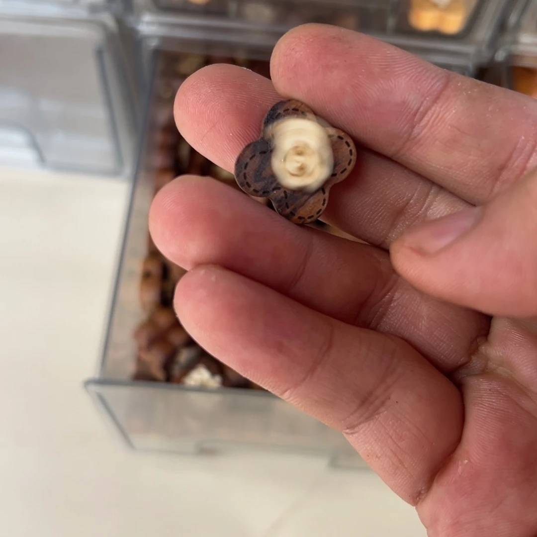 只买单纯的吊坠，没带链子，属的性质。