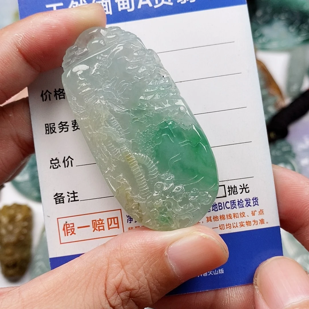 翡翠未镶嵌颈饰山水