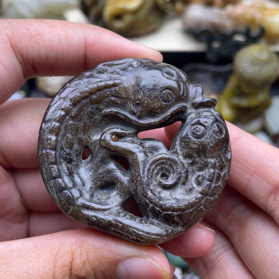 蛇纹石玉未镶嵌颈饰