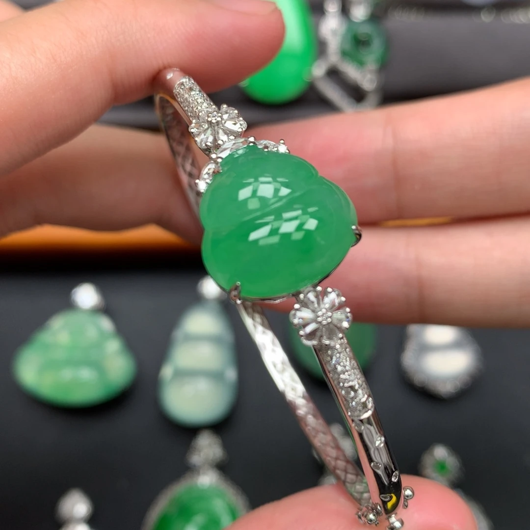 翡翠18K金镶嵌手镯