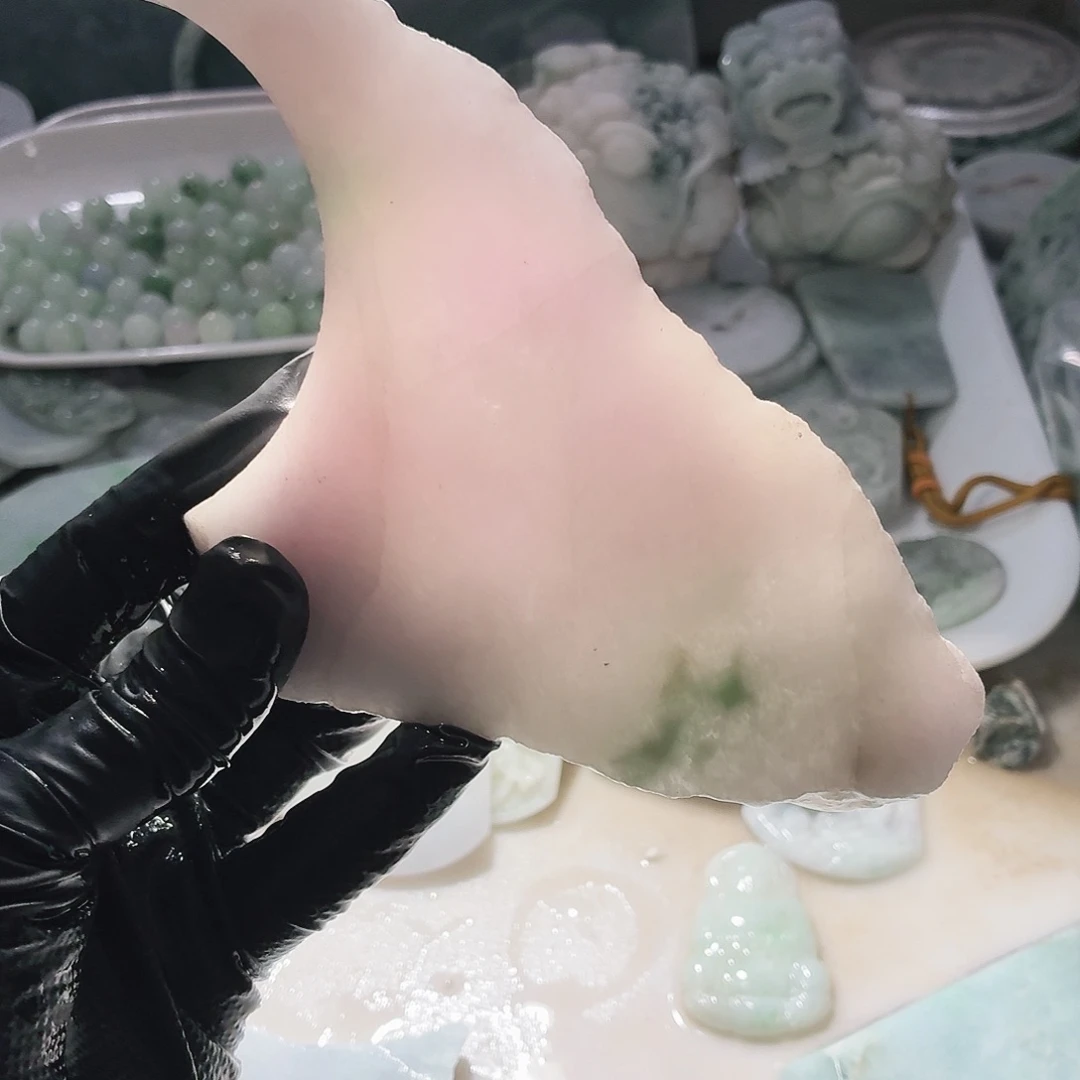 翡翠未镶嵌颈饰边角料
