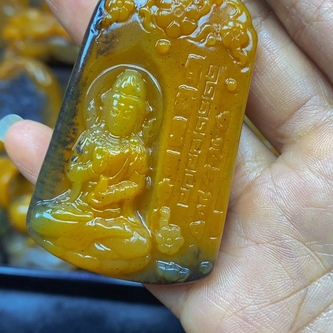 未镶嵌石英质玉（黄龙玉）颈饰