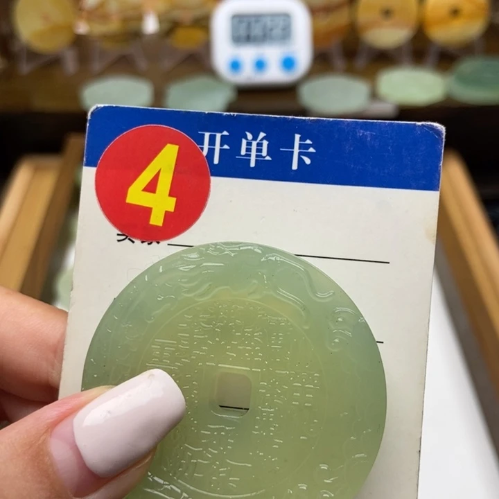 蛇纹石玉未镶嵌挂件K****?
