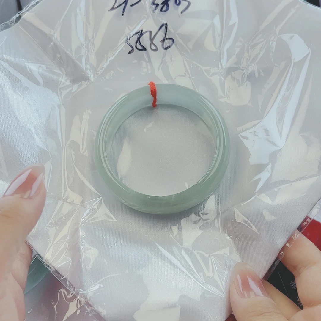 翡翠手镯未镶嵌微包容70