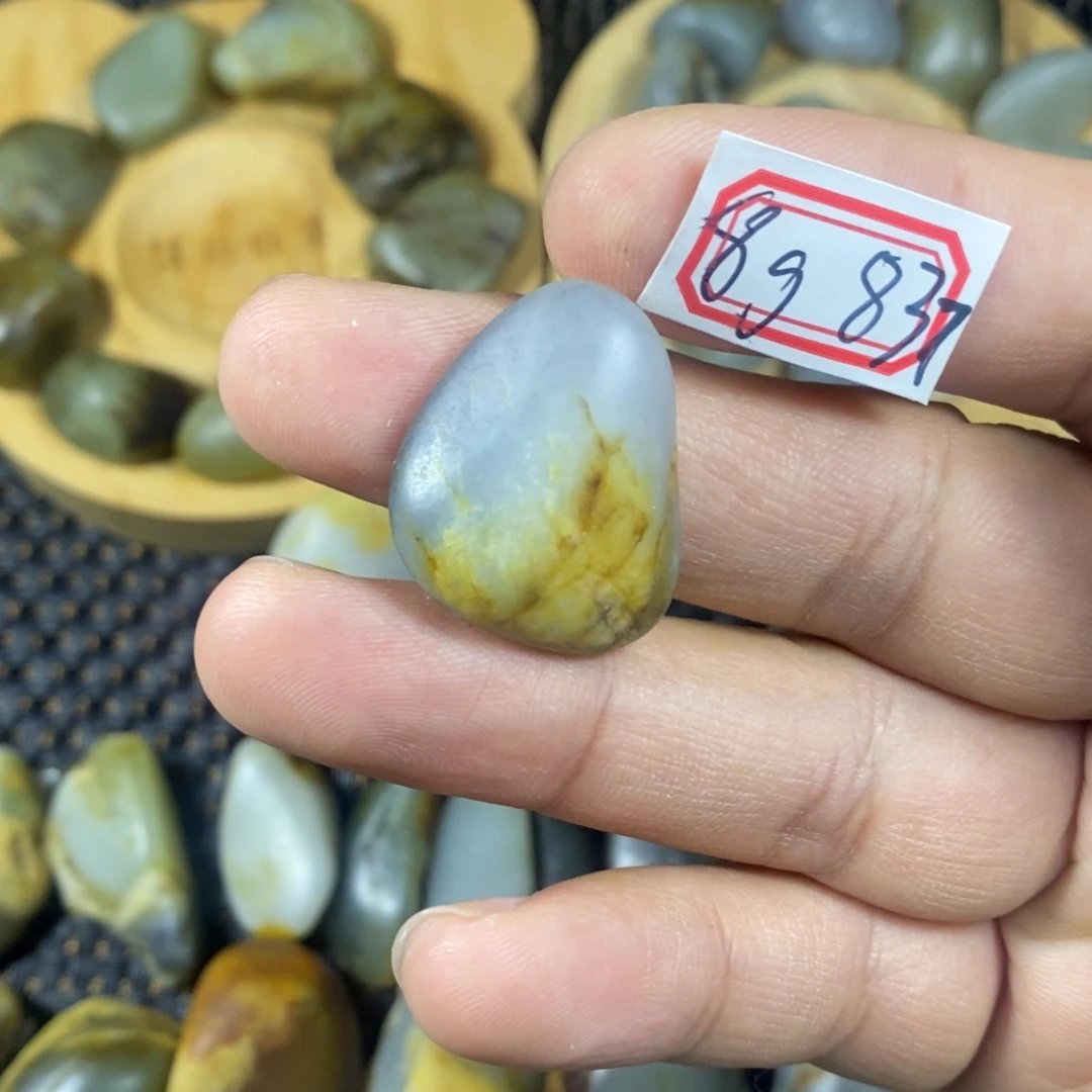 和田玉（糖玉）未镶嵌挂件