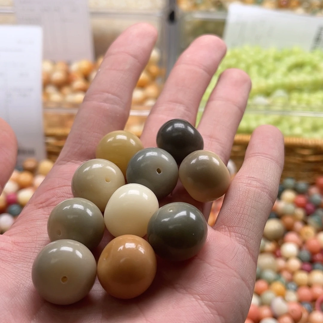 【闪购商品】白玉菩提吊坠z18/10+4颗微瑕锅底