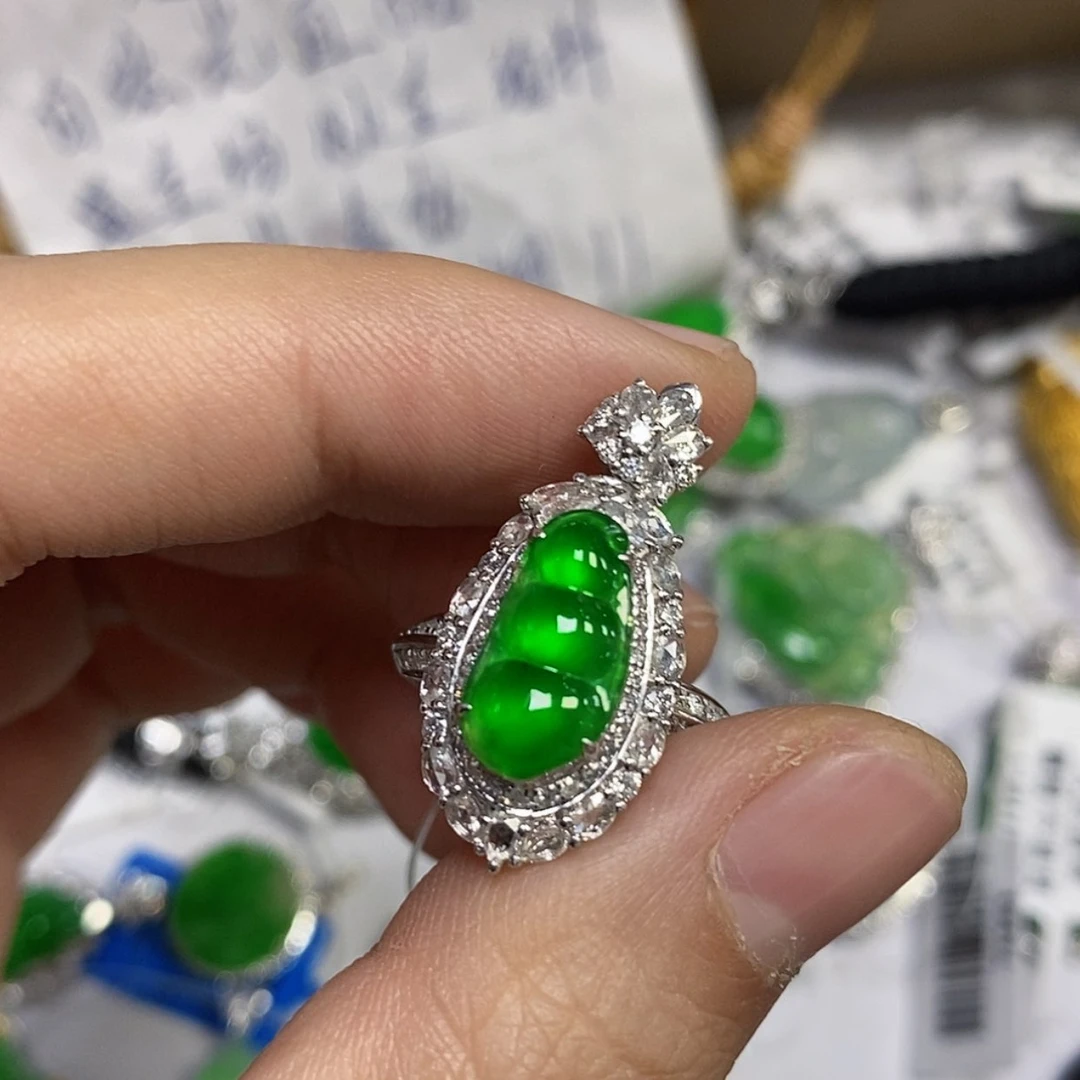 【闪购商品】颈饰18K金镶嵌翡翠茶****活戒指