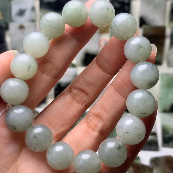 独山玉未镶嵌颈饰