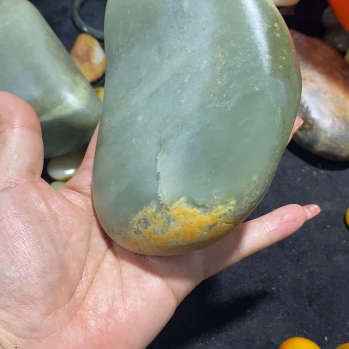 徐***历和田玉未镶嵌挂件