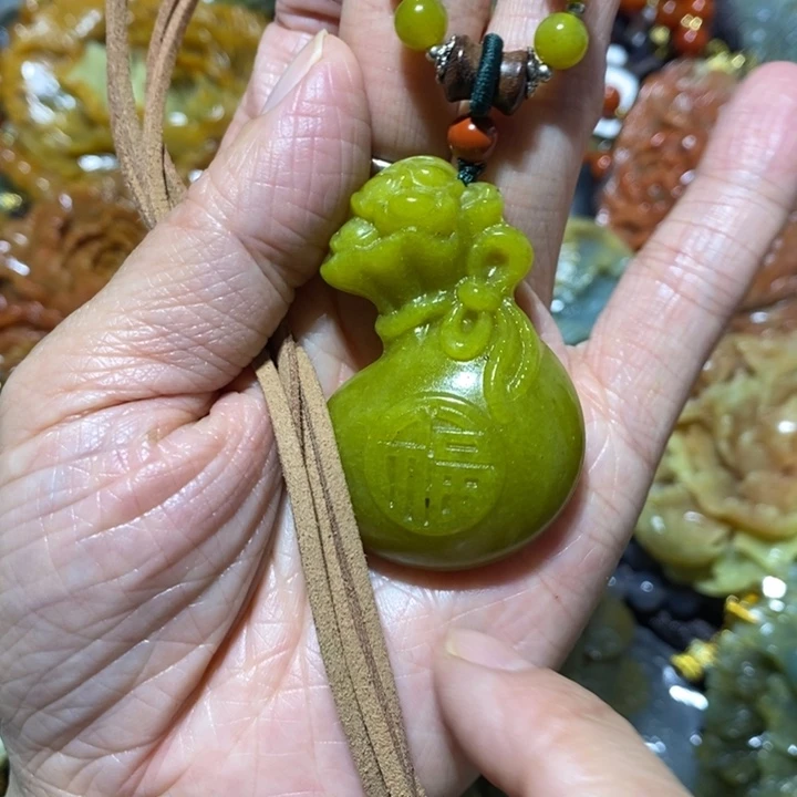 岫玉岫玉吊坠未镶嵌