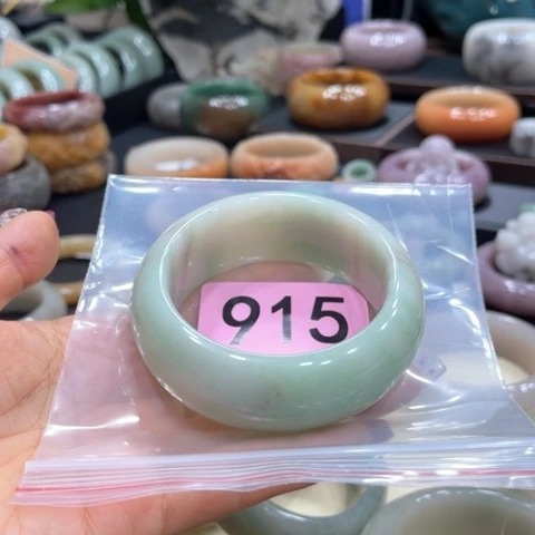 未镶嵌手镯石英质玉