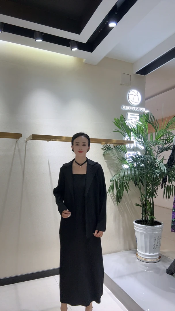 黑色高级感肩带设计西装连衣裙套装女秋季新款气质时尚