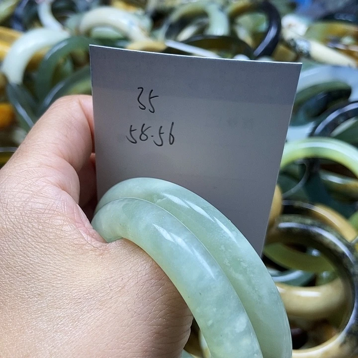 未镶嵌手镯透闪石质玉