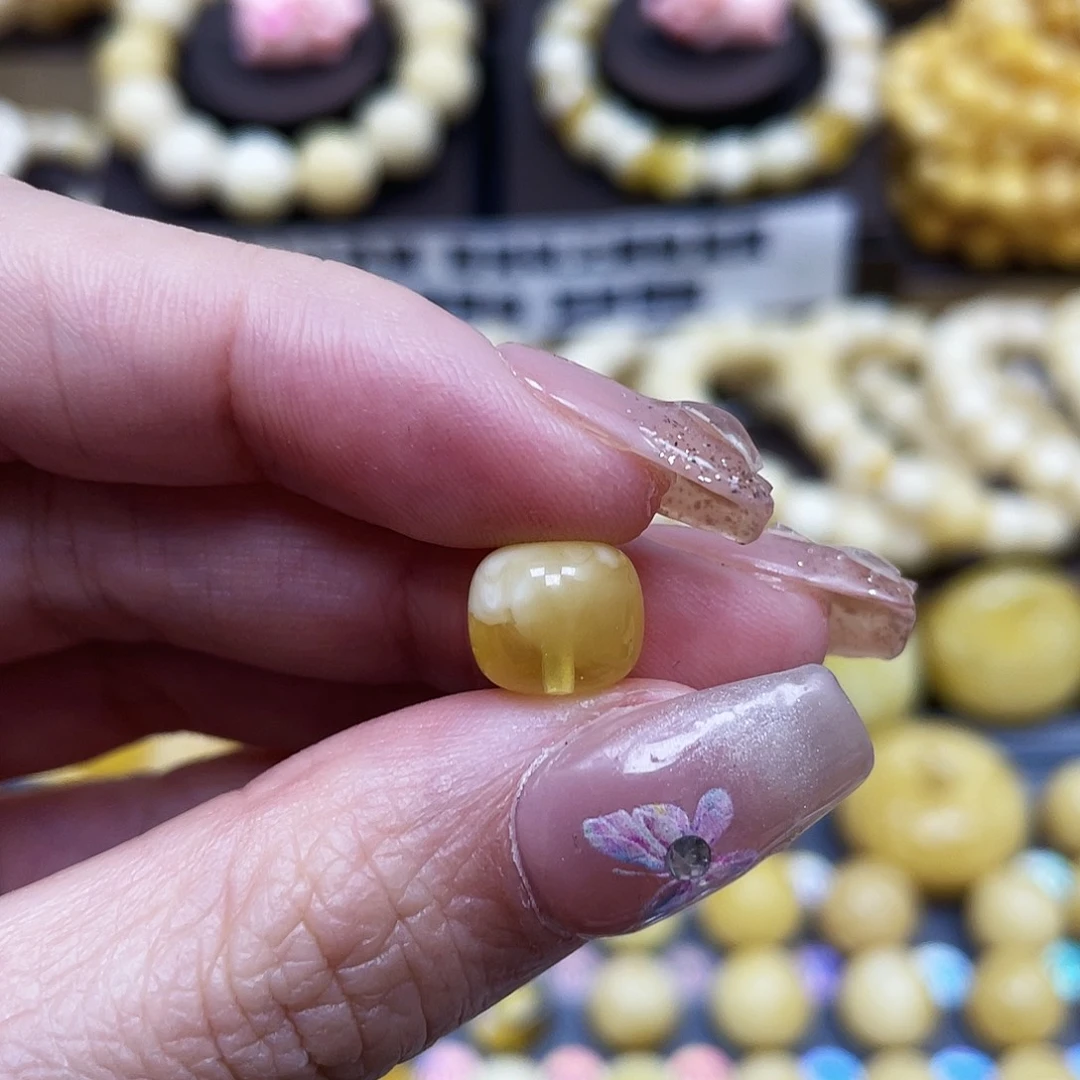 琥珀珠宝奇石未镶嵌9.9×8.5mm