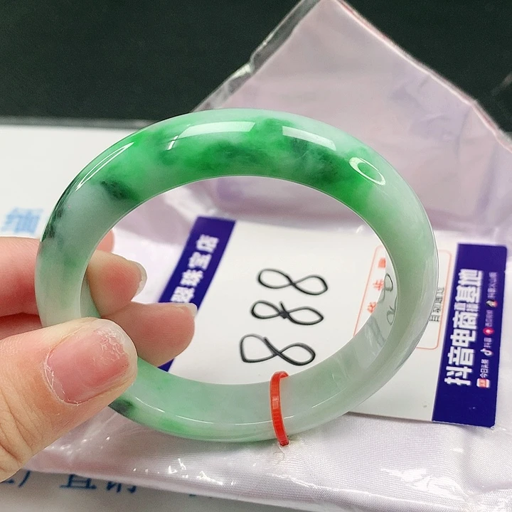 翡翠手镯未镶嵌翡翠