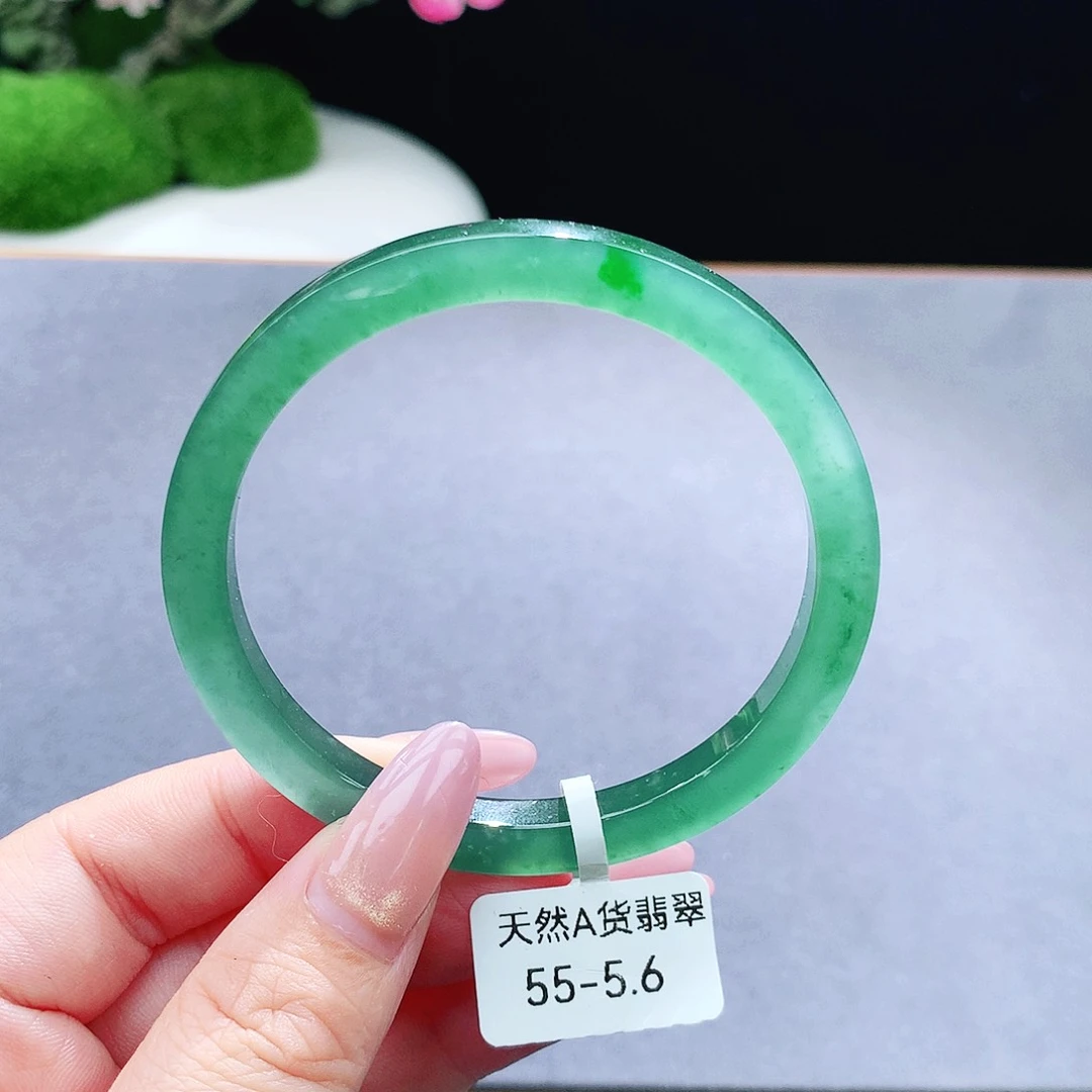未镶嵌手镯（圆镯）翡翠