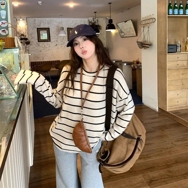 松弛天花板撞色条纹圆领长袖T恤女秋季宽松显瘦百搭休闲打底上衣