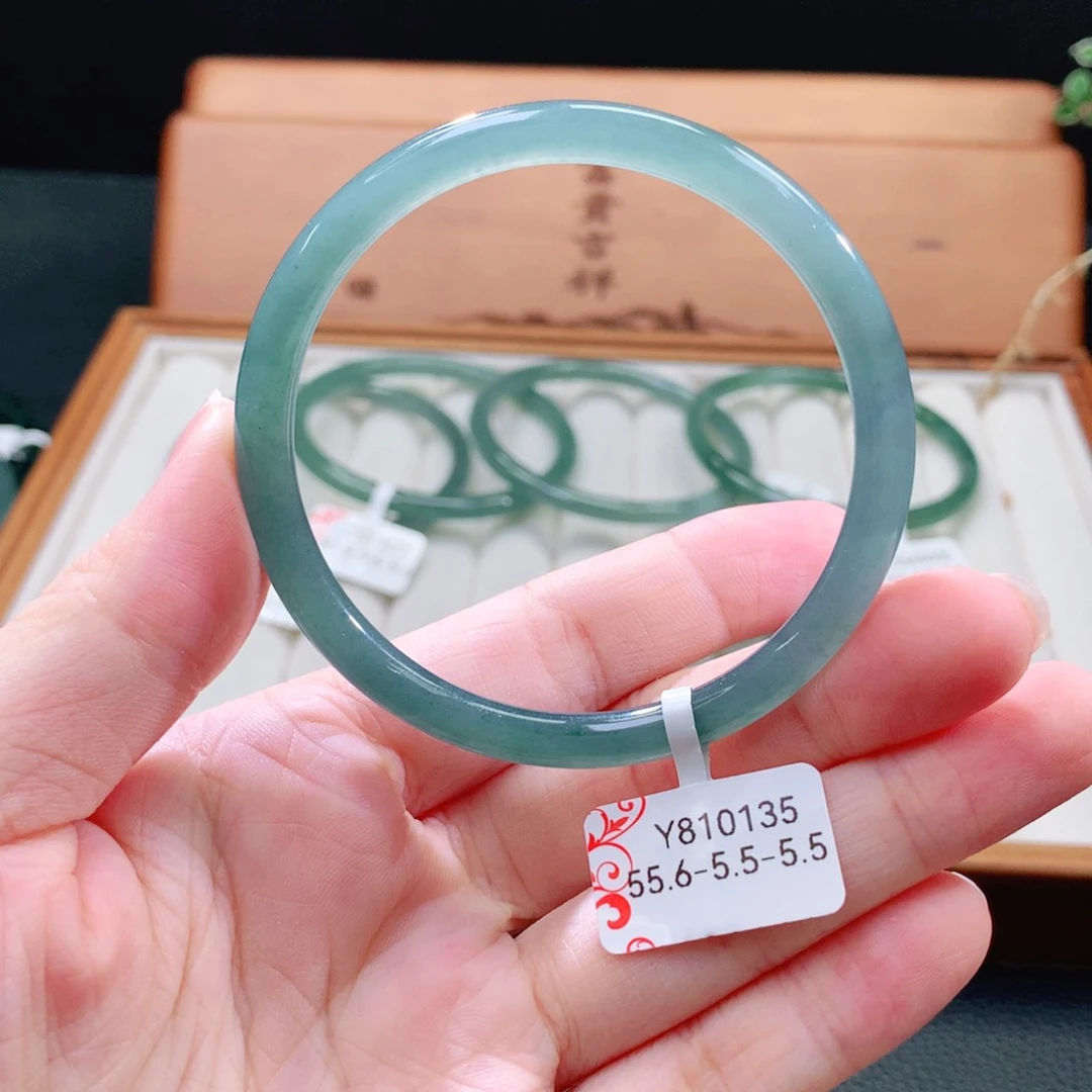 翡翠手镯（圆镯）未镶嵌