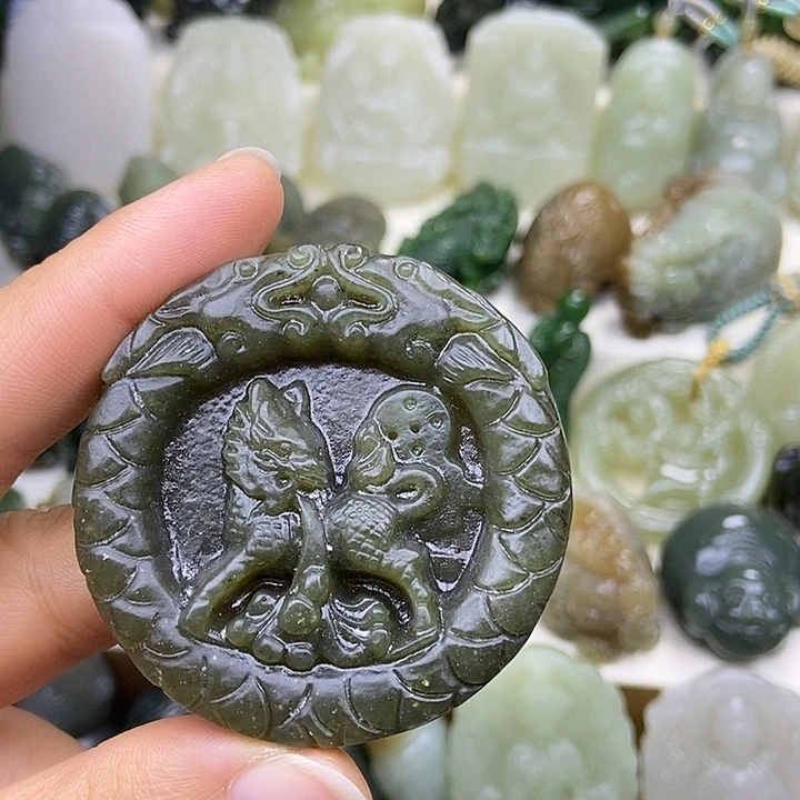 和田玉未镶嵌颈饰