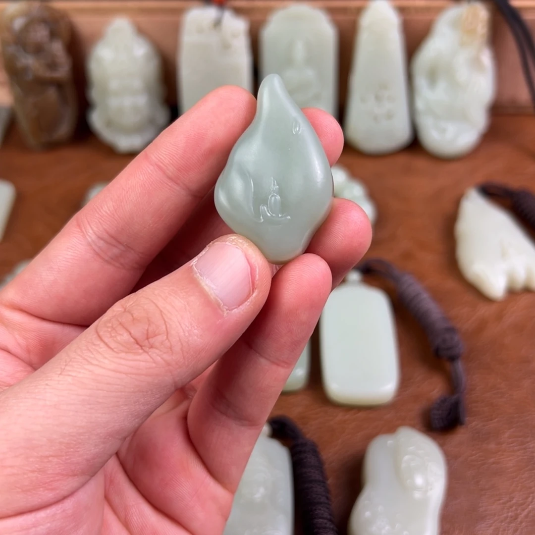 和田玉（青白玉）未镶嵌颈饰